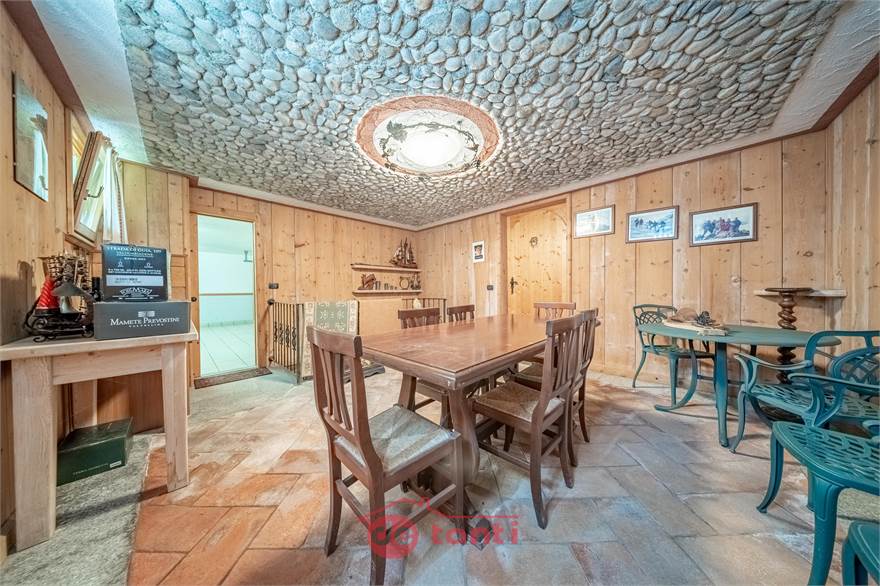 TAVERNA 