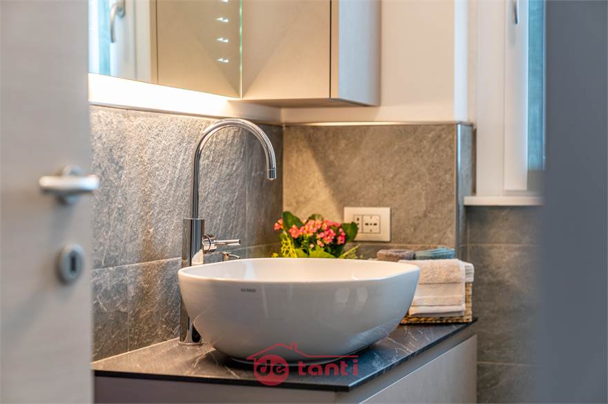 DETTAGLIO BAGNO 2