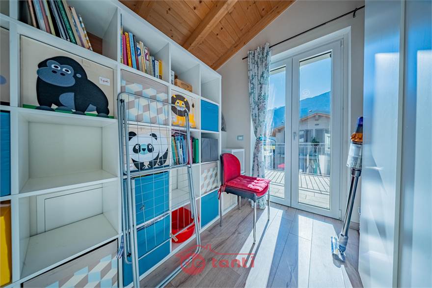 CAMERA 1 / RIPOSTIGLIO