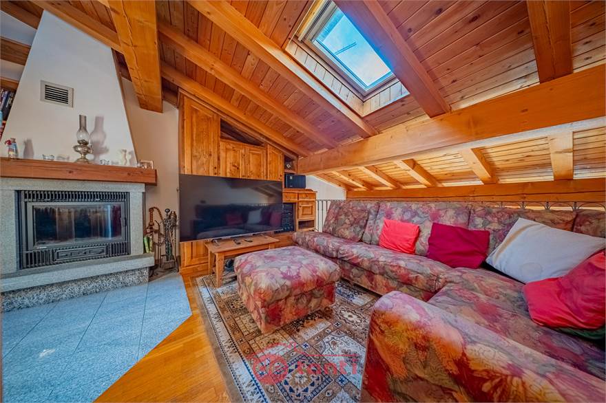 SOGGIORNO CON CAMINO 