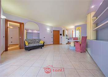 TRILOCALE A CHIAVENNA CON BOX: AMPIO E LUMINOSO