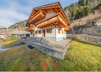 NUOVO TRILOCALE CON GIARDINO A PIANAZZO