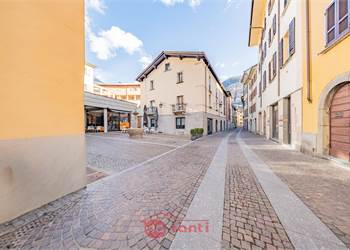  IL FASCINO DEL CENTRO STORICO, IL COMFORT DI UNA CASA NUOVA. APPARTAMENTO A CHIAVENNA