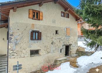 LA STORIA PIU' AUTENTICA DI MADESIMO: CASA SEMINDIPENDENTE DEL 1600