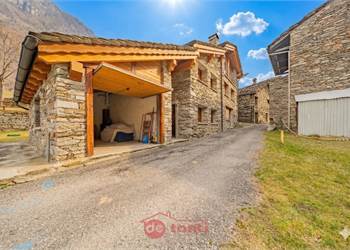 CHALET IN AFFITTO: CALORE E PACE A SAN GIACOMO FILIPPO