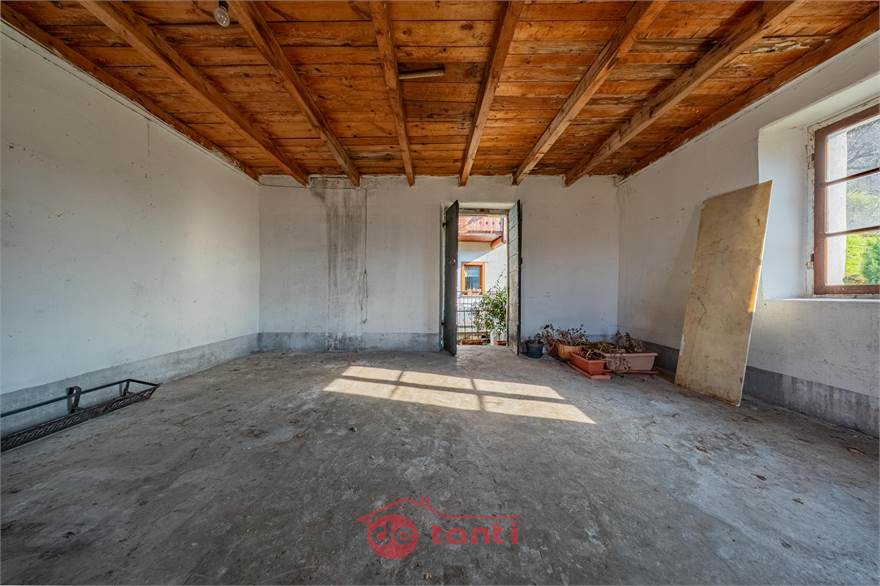 SECONDO LOCALE - PIANO SECONDO