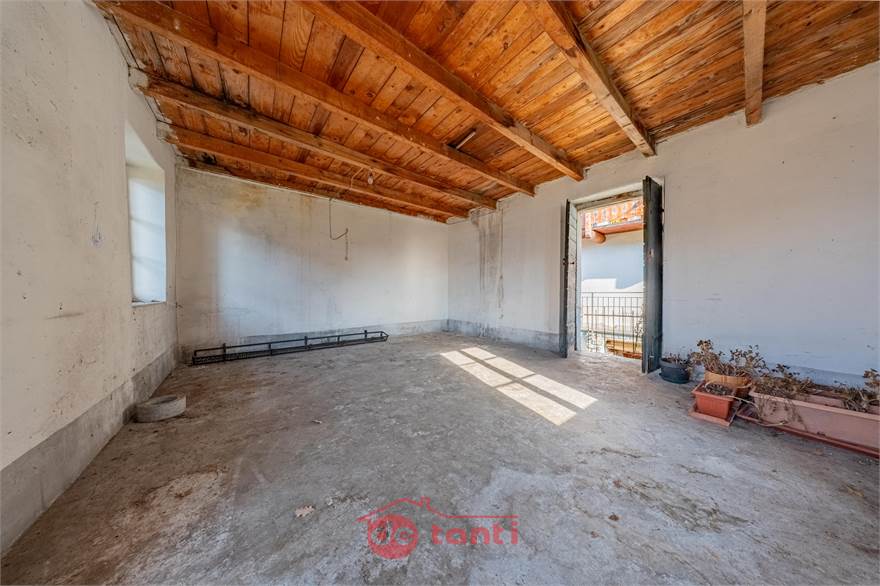 SECONDO LOCALE - PIANO SECONDO