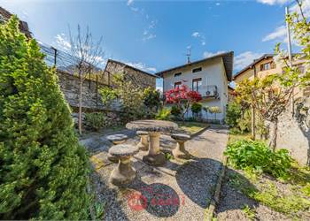 IL GIARDINO SEGRETO DI NOVATE MEZZOLA: INDIPENDENZA E SERENITA' IN 125MQ