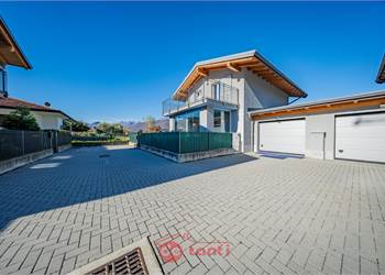 IL TUO NIDO A DUBINO: VILLETTA UNIFAMILIARE CON GIARDINO E BOX