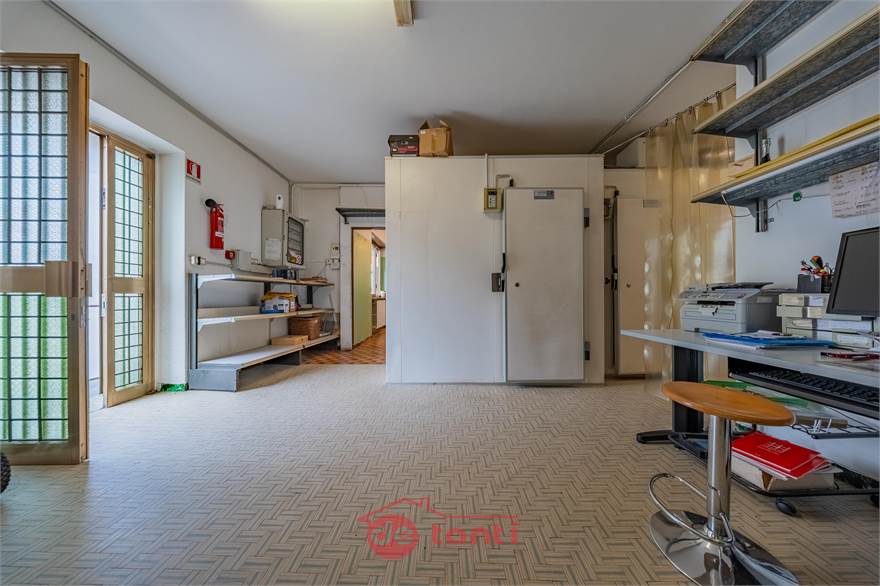 LOCALE INTERNO - SECONDO INGRESSO