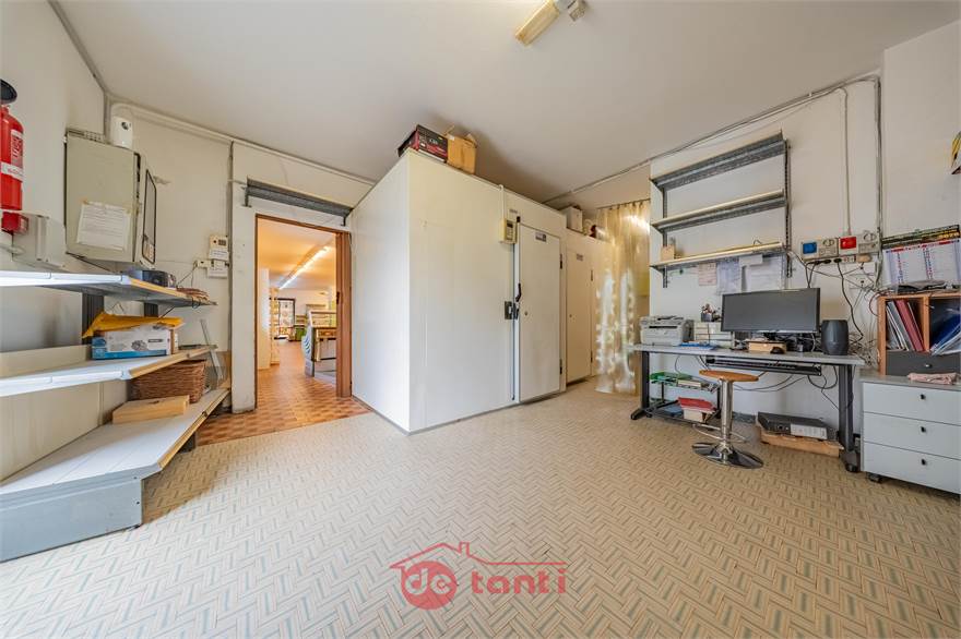 LOCALE INTERNO - SECONDO INGRESSO