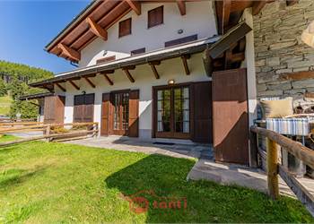 SPLENDIDO BILOCALE A MADESIMO CON GIARDINO E POSSIBILITA' BOX