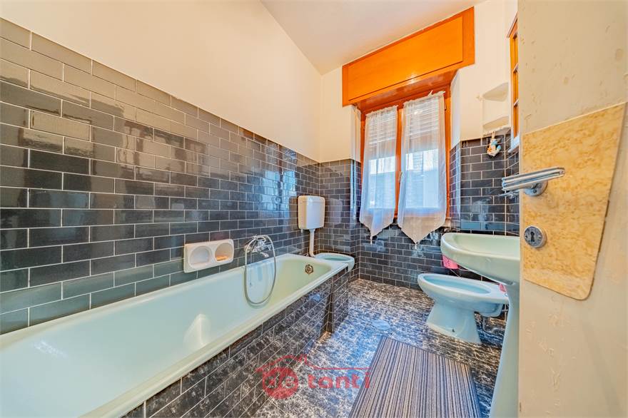 PIANO PRIMO: BAGNO