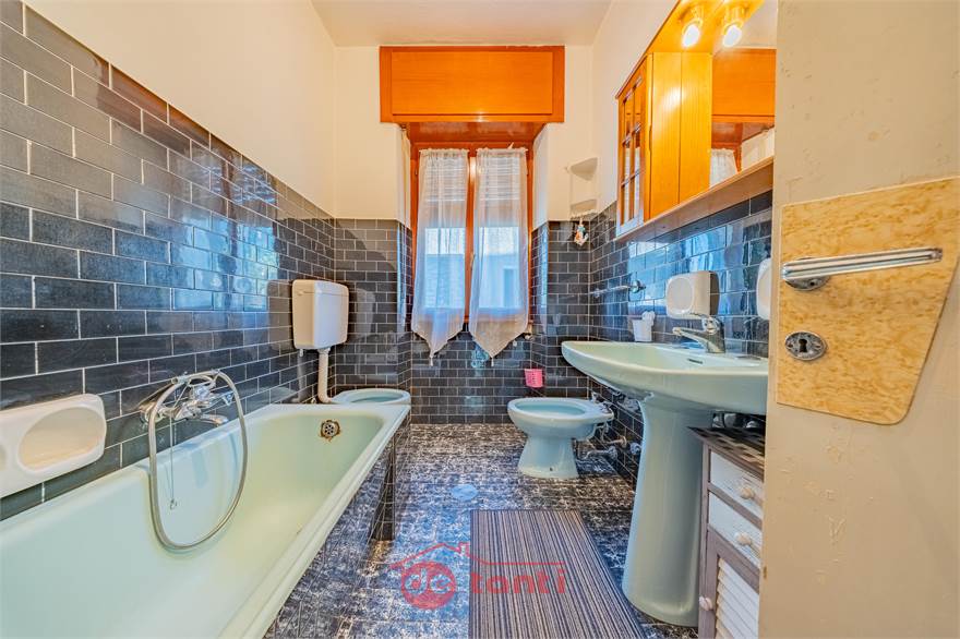 PIANO PRIMO: BAGNO