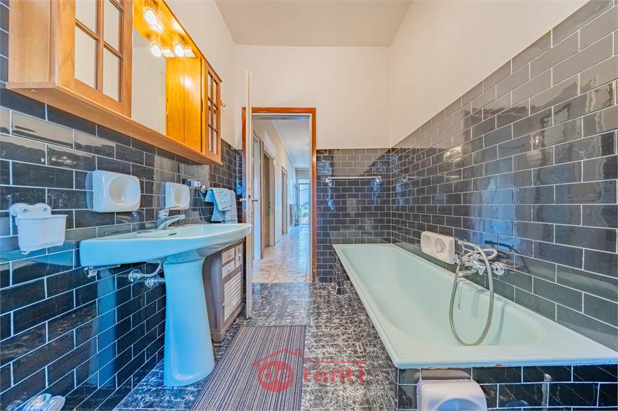 PIANO PRIMO: BAGNO