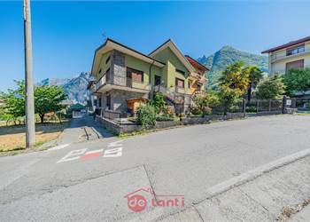 275MQ DI PURO POTENZIALE A VERCEIA CON VISTA LAGO: CASA SINGOLA IN VENDITA