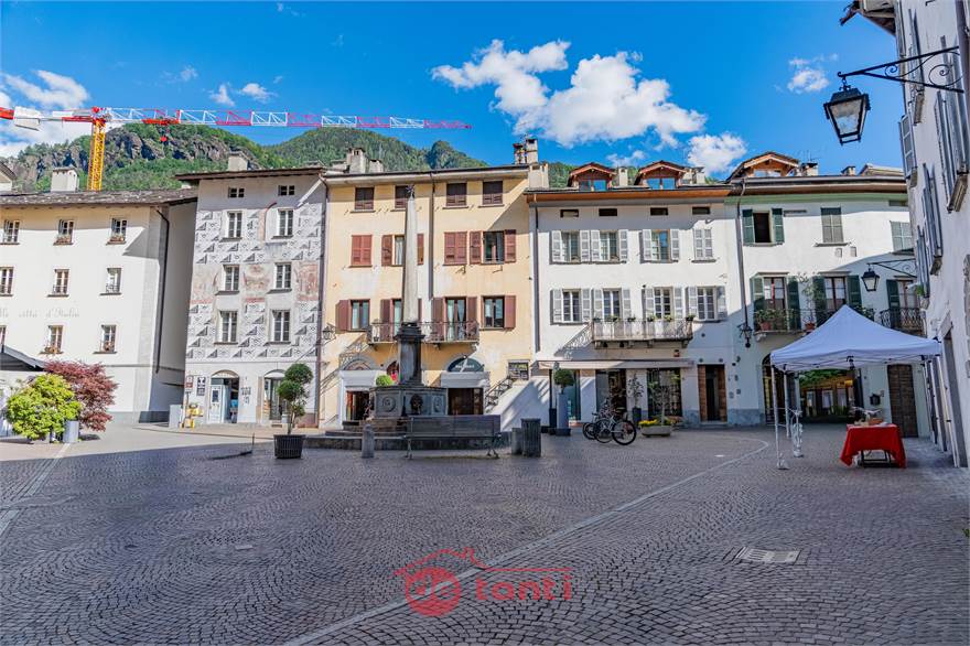 VISTA ESTERNA - PIAZZA PESTALOZZI