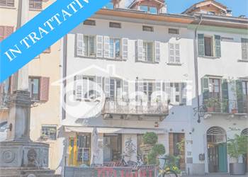 IL CUORE PIU' AUTENTICO DI CHIAVENNA: BILOCALE IN VENDITA IN PIAZZA PESTALOZZI