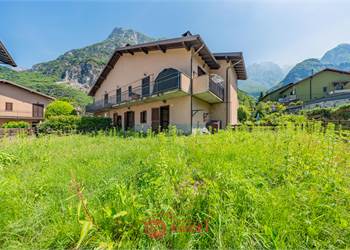 INVESTIMENTO A NOVATE MEZZOLA: BILOCALE DI 45 MQ CON GIARDINO