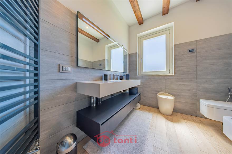 PIANO PRIMO: BAGNO 2