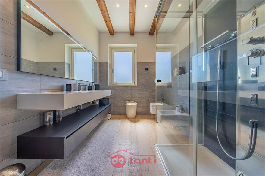 PIANO PRIMO: BAGNO 2
