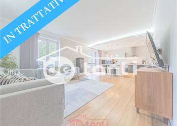 TRILOCALE RISTRUTTURATO A CHIAVENNA CON BOX E TERRAZZO