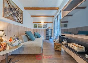 A MADESIMO: TRILOCALE CON BOX PRONTO DA VIVERE 
