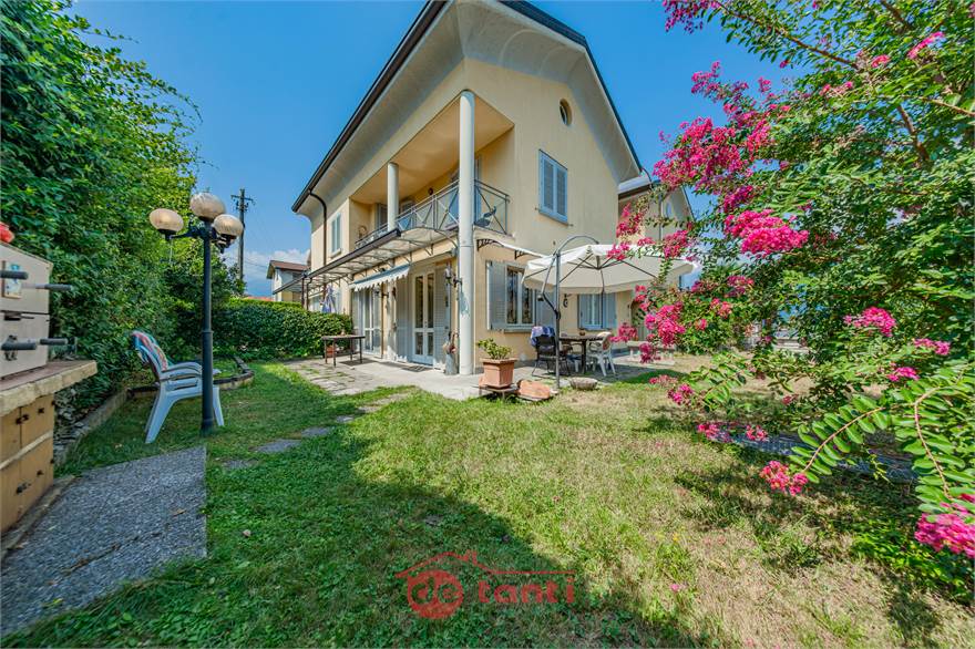 VISTA ESTERNA E GIARDINO PRIVATO