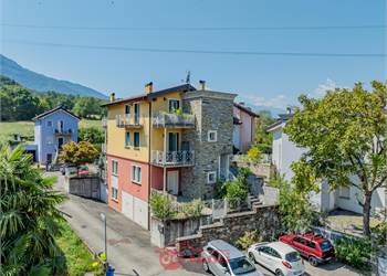 IL TRILOCALE DEI TUOI SOGNI A COLICO IN RESIDENCE CON PISCINA 