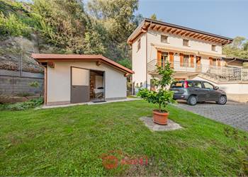 CASA SINGOLA A SORICO: SPAZIO A NON FINIRE PER TE E I TUOI PROGETTI