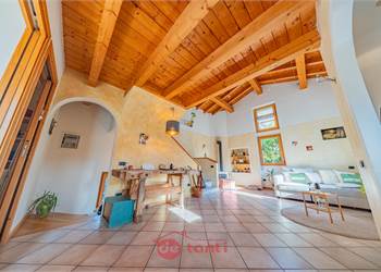 A PRATA CAMPORTACCIO LO SPAZIO IDEALE PER TE E LA TUA FAMIGLIA: CASA SINGOLA CON GIARDINO