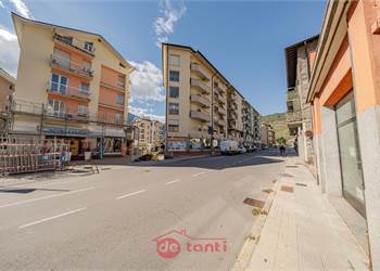 LO SPAZIO DOVE COSTRUIRE IL TUO NUOVO NIDO: APPARTAMENTO CON BOX A SONDRIO!
