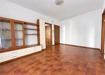 CHIAVENNA – BILOCALE CON AMPIO TERRAZZO E SOFFITTA